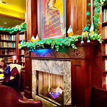 Wilde Bar & Restaurant - Fireplace Seating-2023 - Pubs Near Me - Chicago, Illinois Wilde Bar & Restaurant - Fireplace Seating-2023 - Pubs Near Me - Chicago, Illinois