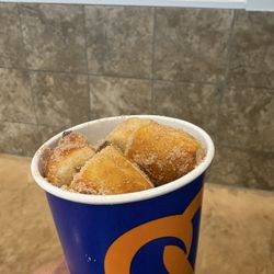Auntie Anne's - Small Pretzel nuggets - cinnamon sugar