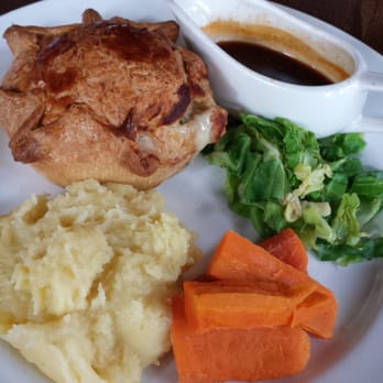 Builders Arms - Yummy chicken pot pie and mash potatoes. Pretty good pub food! - Pubs Near Me - London, XGL