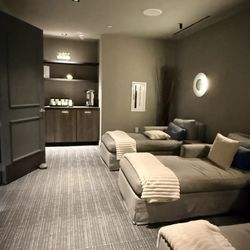 Waldorf Astoria Spa - Quiet room with tea station at the end of
