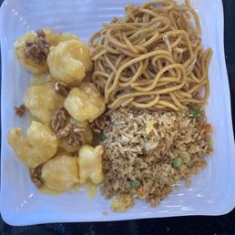 Honey Walnut Shrimp 核桃虾