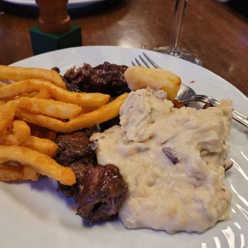 Rodizio Grill Brazilian Steakhouse Fort Lauderdale - Filet mignon, fries and mashed potatoes - Steakhouses Near Me - Dania Beach, Florida Rodizio Grill Brazilian Steakhouse Fort Lauderdale - Filet mignon, fries and mashed potatoes - Steakhouses Near Me - Dania Beach, Florida