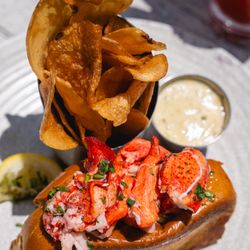 5 o'Clock Somewhere Rooftop Bar - Lobster Roll