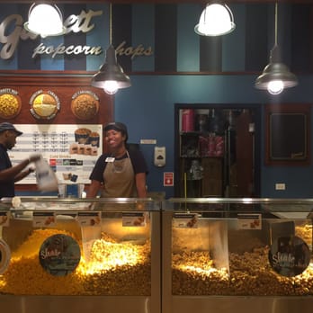 Garrett Popcorn Shops - Friendly service - Popcorn Shops Near Me - Chicago, Illinois Garrett Popcorn Shops - Friendly service - Popcorn Shops Near Me - Chicago, Illinois