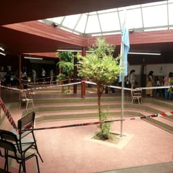 Escuela de Educación Técnica 2 - Votacion tranquila sin demora en casi todas las mesas