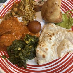 Tandoori Grill - Chicken Tikka Masala, Garlic Naan, Palak Paneer, bit, galub Gulab Jamun, Vegetable Samosa