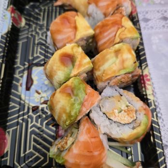 Mabu Sushi - Salmon pleasure roll - Sushi Bars Near Me - El Monte, California