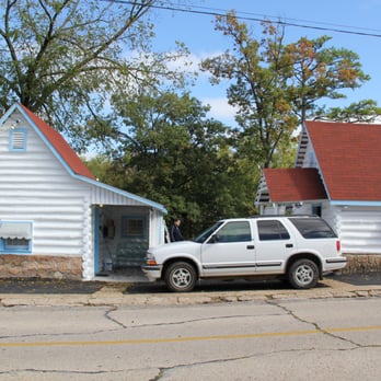 Log Cabin Inn-Motel - Cabins are directly on the street, but parking is excellent. - Hotels Near Me - Eureka Springs, Arkansas Log Cabin Inn-Motel - Cabins are directly on the street, but parking is excellent. - Hotels Near Me - Eureka Springs, Arkansas