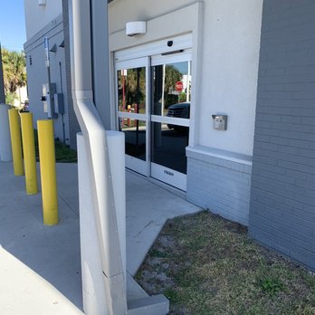 Extra Space Storage - they hv 2 elevators but the one closest to the main entrance on rome is broken.. this pic shows the entrance on state street - Self Storage Near Me - Tampa, Florida