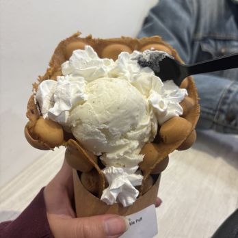 Bubble Puff & Tea - Bubble waffle with vanilla ice cream - Bubble Tea Near Me - Pasadena, California