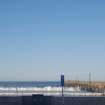 On the Beach Bed & Breakfast - Morning view of the pier. Ground level. Room 3. - Bed & Breakfast Near Me - Cayucos, California