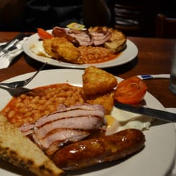 The Misty Moon - English breackfast