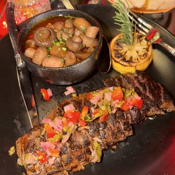 Freddy’s Chophouse - Skirt steak with salted burgundy mushrooms - American Near Me - San Diego, California Freddy’s Chophouse - Skirt steak with salted burgundy mushrooms - American Near Me - San Diego, California