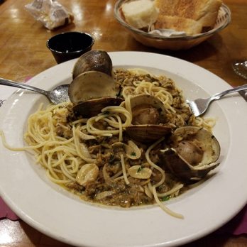 Red Rose - Spaghetti w clams, garlic and white wine sauce. - Pizza Near Me - Springfield, Massachusetts