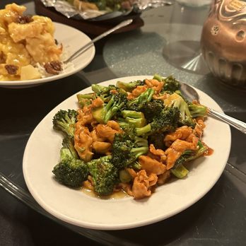 EMei - Chicken with Broccoli - Szechuan Near Me - Philadelphia, Pennsylvania EMei - Chicken with Broccoli - Szechuan Near Me - Philadelphia, Pennsylvania