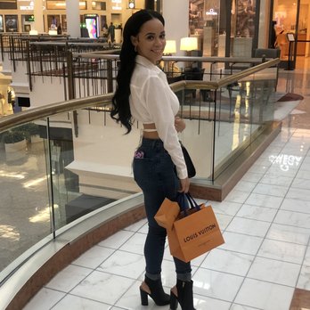Louis Vuitton McLean Tysons Galleria - Leather Goods Near Me - Mclean, Virginia Louis Vuitton McLean Tysons Galleria - Leather Goods Near Me - Mclean, Virginia