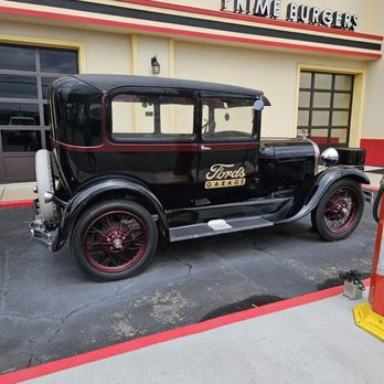 Ford's Garage Florence - Burgers Near Me - Florence, Kentucky