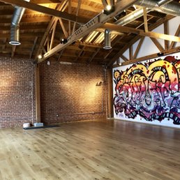 Big dog - main yoga studio Big dog - main yoga studio