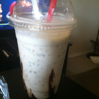 La Delicia - Pistachio shake with pine nuts and chocolate - Ice Cream & Frozen Yogurt Near Me - Kankakee, Illinois
