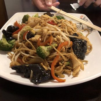 LanZhou Ramen - B2. Chicken Stir-Fried Hand-Pulled Noodles - Chinese Near Me - Doraville, Georgia LanZhou Ramen - B2. Chicken Stir-Fried Hand-Pulled Noodles - Chinese Near Me - Doraville, Georgia