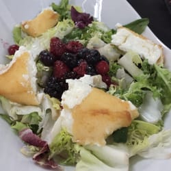 Blue Terraza Mar - Ensalada de frutos rojos y queso de cabra