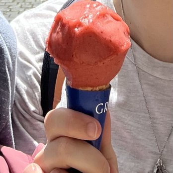 GROM - Strawberry sorbet on plain gluten free cone - Gelato Near Me - Lisbon, 11