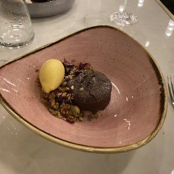 Les Archives - Vegan Manjari 64% chocolate cake made with apple compote; coconut pulp, served with a passion fruit sorbet. - French Near Me - Poitiers, 86