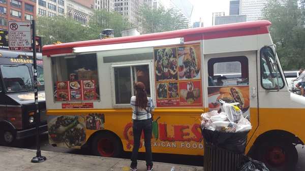 Mr Quiles 1740 W Taylor St Chicago Il Hamburger Hot Dog