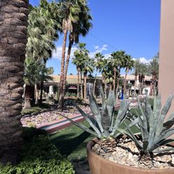 El Paseo Shopping District