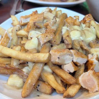 Great Dane Pub & Brewing - Fried chicken poutine - American Near Me - Madison, Wisconsin