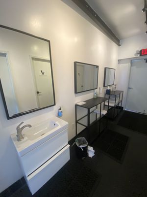 Y7 Studio Silver Lake by null