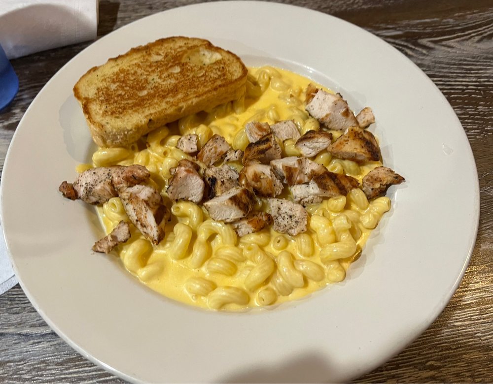 Chapz Roadhouse Logo