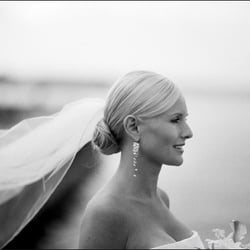 Bradley Hanson Photography - Bride on Lake Washington in Kirkland near Seattle