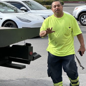 Norcal Supreme Towing - This is the driver that cussed at me and here you see him threatening me, since I was taking a photo of his truck. - Towing Near Me - San Francisco, California Norcal Supreme Towing - This is the driver that cussed at me and here you see him threatening me, since I was taking a photo of his truck. - Towing Near Me - San Francisco, California