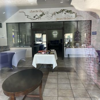 Hope Lutheran Church - Looking through front doors, straight back to the sanctuary. - Churches Near Me - Atascadero, California