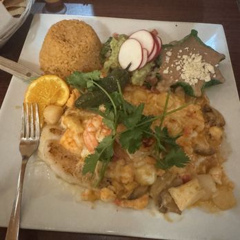La Sinaloense Restaurant - Filete relleno de cayo de hacha, camarones, cangrejo, jaiba, hongos en una salsa de chipotle con crema, con frijoles, arroz y guacamole. - Mexican Near Me - Spring Valley, California La Sinaloense Restaurant - Filete relleno de cayo de hacha, camarones, cangrejo, jaiba, hongos en una salsa de chipotle con crema, con frijoles, arroz y guacamole. - Mexican Near Me - Spring Valley, California