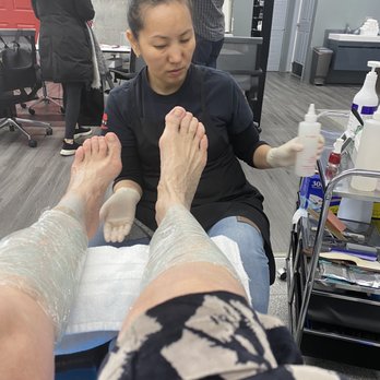 Zero 2 Nail Spa - Nail Salons Near Me - Chicago, Illinois