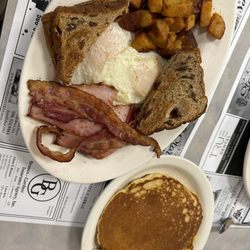 Harry's Restaurant - The hungry man breakfast