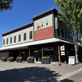Red Hills Market - Outside - Sandwiches Near Me - Dundee, Oregon