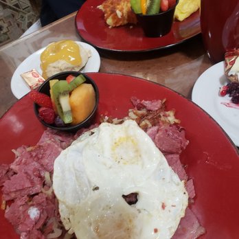 Linn's Restaurant - Corned beef hash and John's Favorite (omelet) - American Near Me - Cambria, California