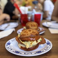Woon - Pork Chop Sandwich - Insta @friesandchives