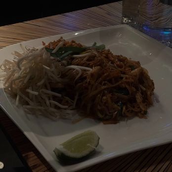 Bai Tong Thai Street Cafe - Pad Thai - Thai Near Me - Seattle, Washington