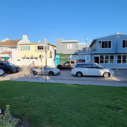 Balboa Island Park - The line for the ferry to Balboa Peninsula.