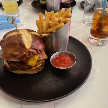 P.S. Kitchen - Smoky BBQ burger - Vegetarian Near Me - New York, New York
