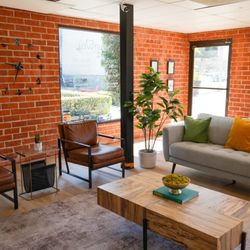 Heartwell Dental - Waiting room that feels like your living room!