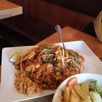 Jatujak - Pad thai - Food Delivery Services Near Me - Toronto, Ontario