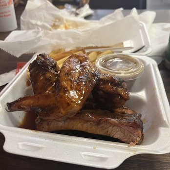 Cozy Corner Restaurant - Barbeque Near Me - Memphis, Tennessee