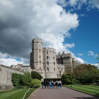Windsor Castle - Walk up to the castle - Castles Near Me