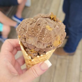Lutz Scoops - Chocolate peanut butter - Ice Cream & Frozen Yogurt Near Me - Lutz, Florida Lutz Scoops - Chocolate peanut butter - Ice Cream & Frozen Yogurt Near Me - Lutz, Florida