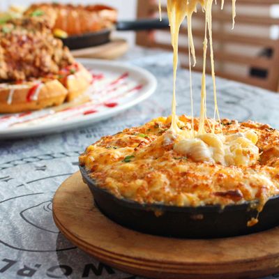 World Famous House of Mac by null